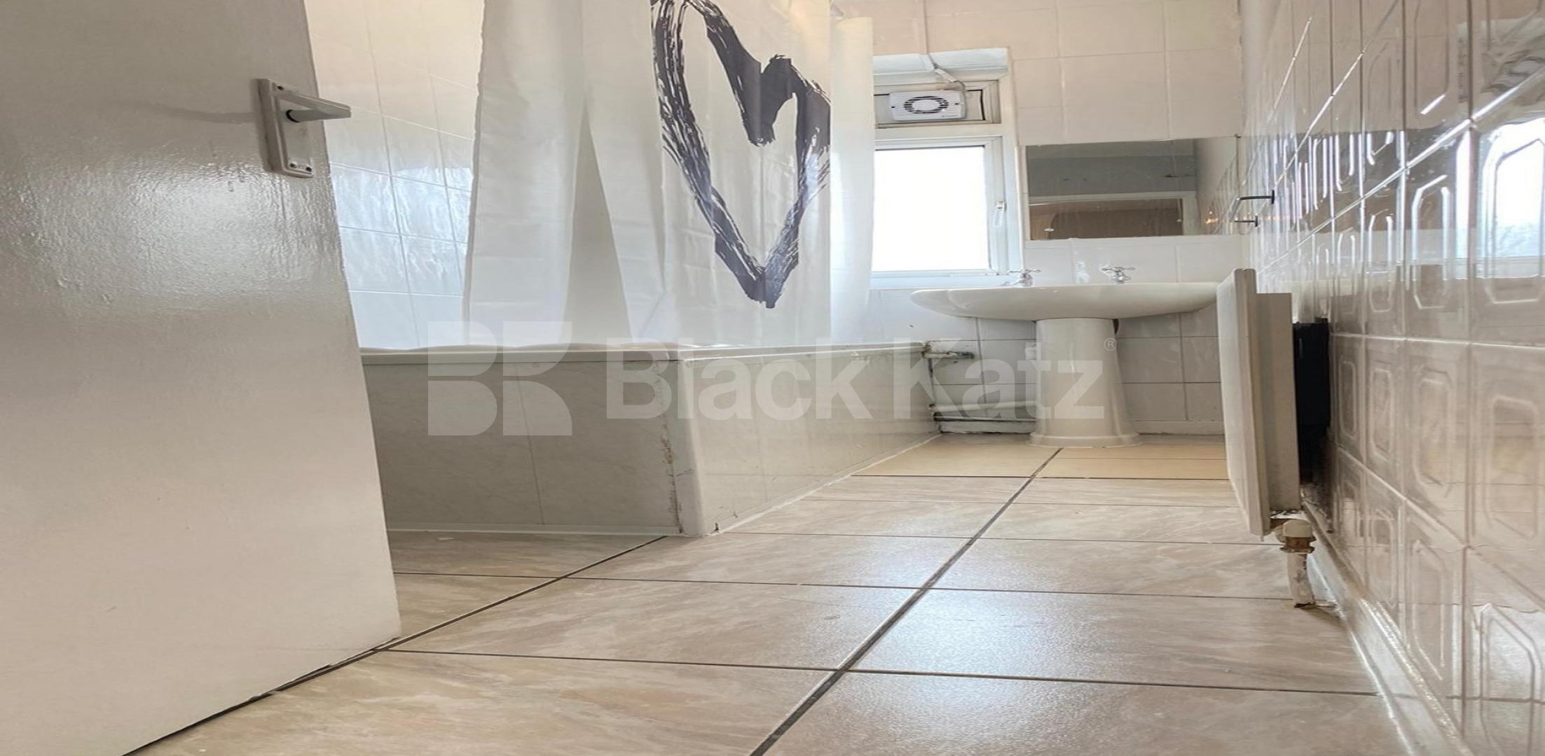 			4 Bedroom, 1 bath, 1 reception Apartment			 Hamlets Way, Mile End